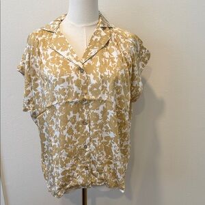 Knotsisters Sophie Top Gold Floral Button Front Blouse NWT Size Small